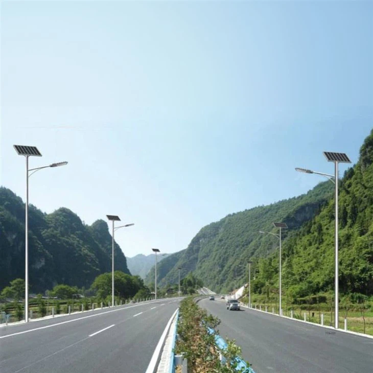 パネルとバッテリー付きソーラー街路灯